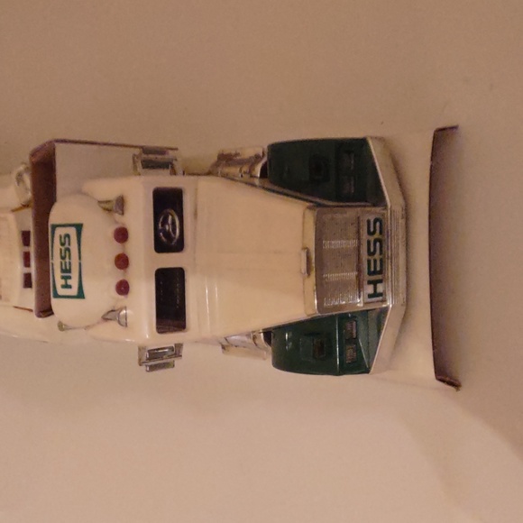1990 HESS toy tanker truck. Corn backup light alert excellent condition. - Picture 5 of 6